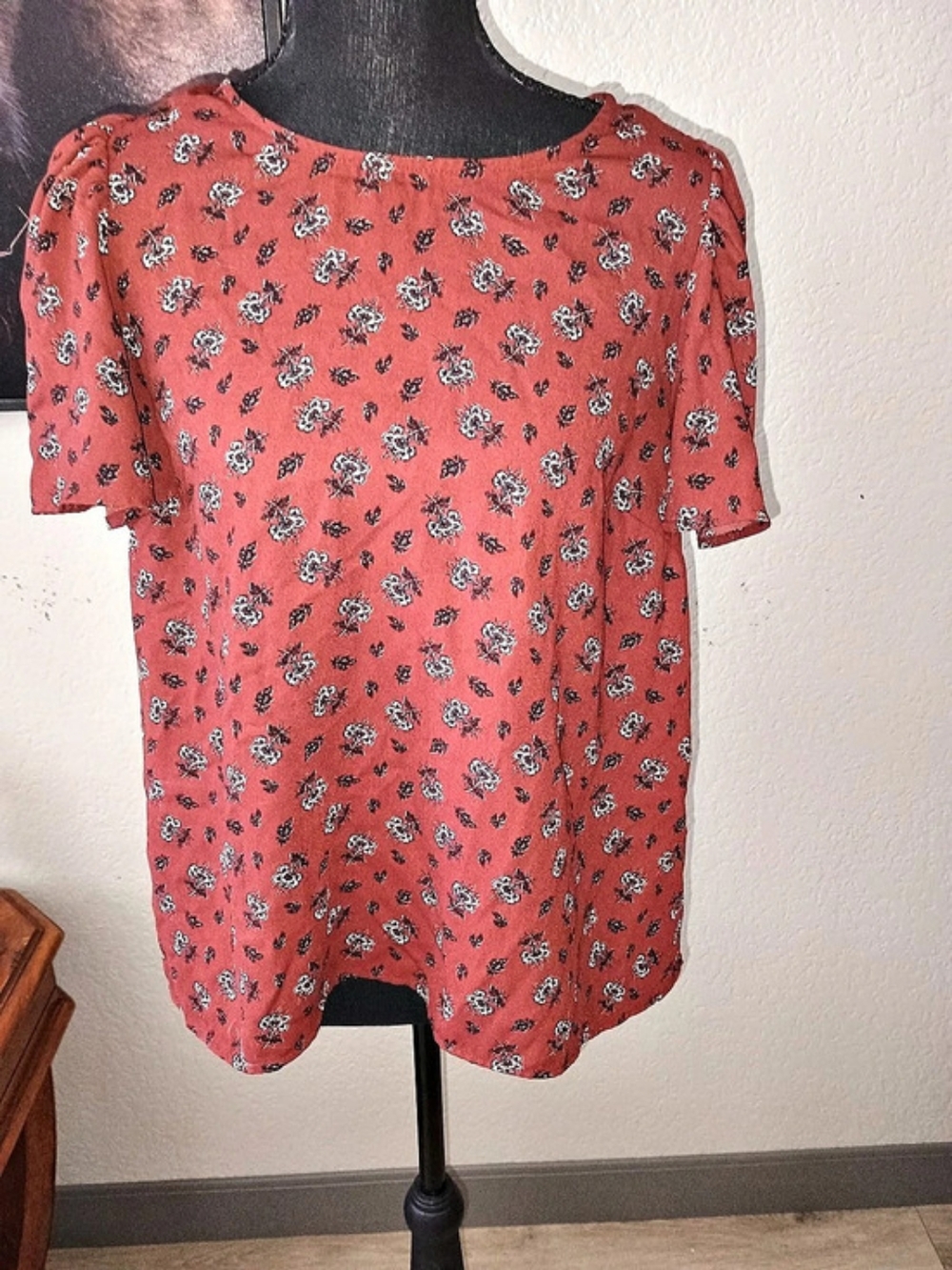 LC Lauren Conrad Puff Sleeve Top Floral Red & Black Medium